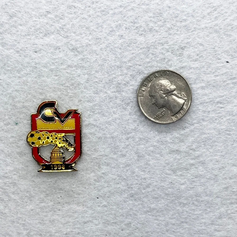 🔮 5/$25 Vintage‎ Capital Valley Youth Soccer League 1998 Pin